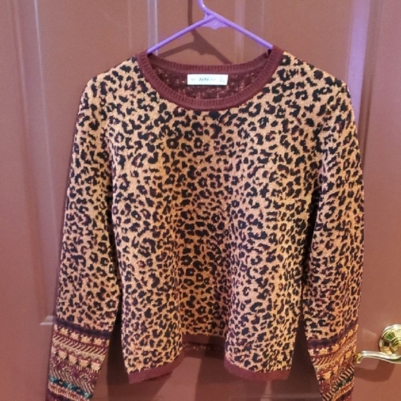 Zara Sweaters - Zara Gold and Black Crew Neck Sweater with Animal Print